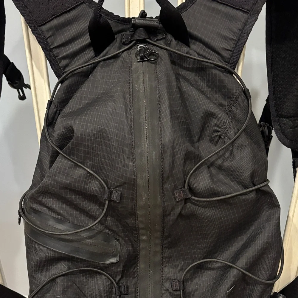 lululemon athletica Center-Zip Black Hiking Backpack